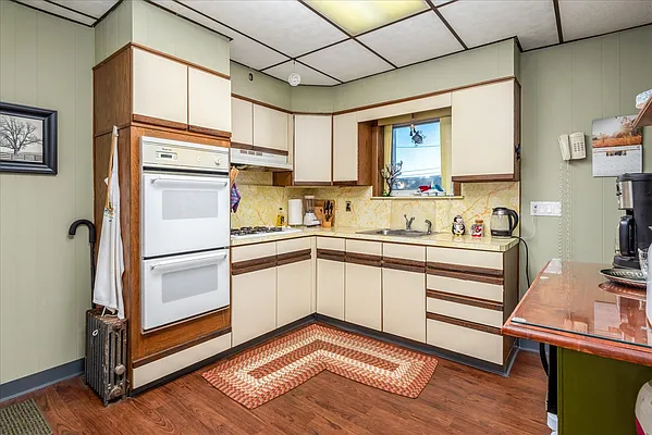 Sold by Sold By Bart Real Estate Partners inc | media 9