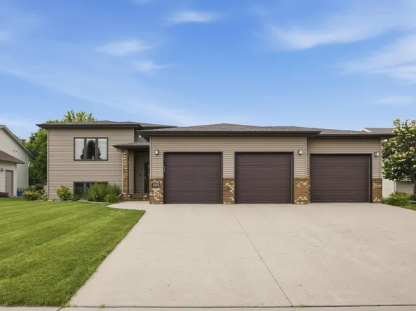 4278 54th St S, Fargo, ND 58104