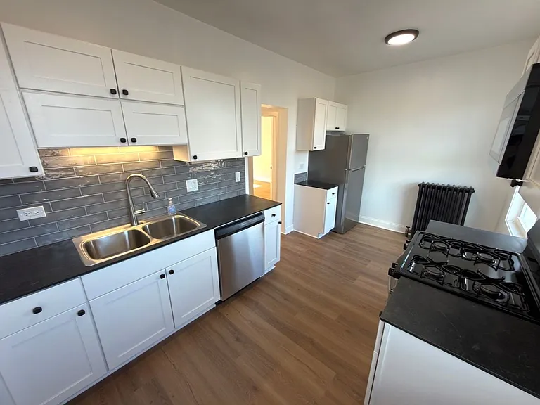 4824 W Addison St — Photo 34