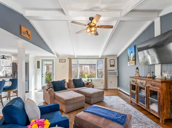 56 Garvin St, Oak Bluffs, MA 02557