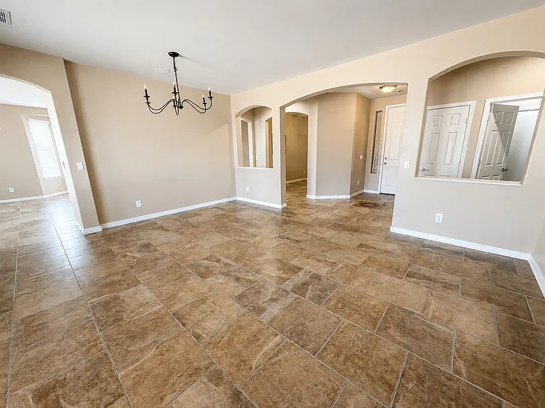 8206 S 22nd Ln — Photo 2
