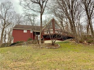 95 Apple Valley Rd, Stamford, CT 06903