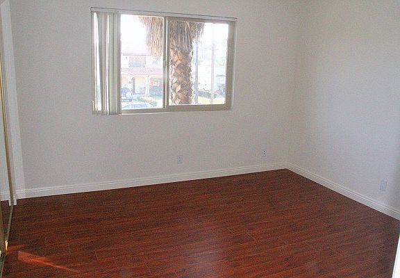 5th image of 301 Knob Hill Ave #Townhs