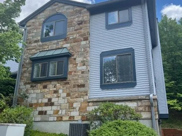 46 Overlook Dr, Hackettstown, NJ 07840