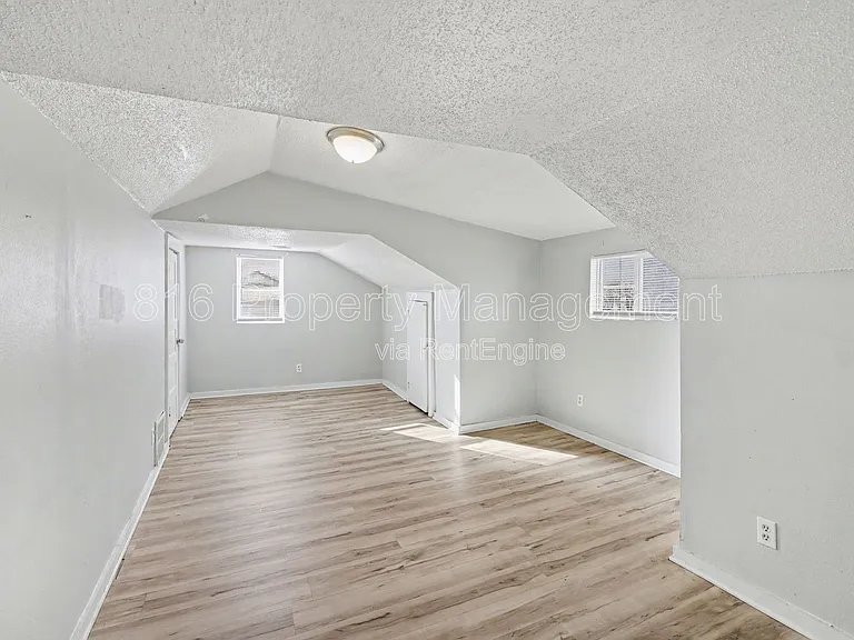 7237 Wabash Ave — Photo 10