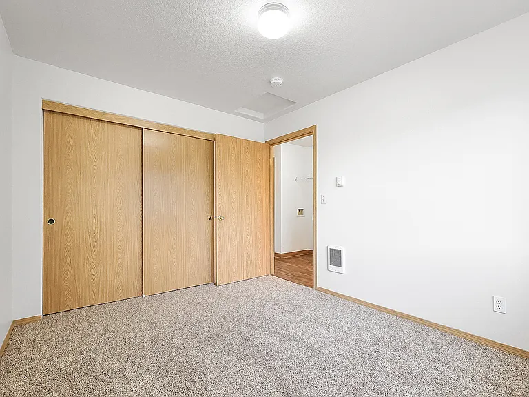 Zachary Park Apartments — Photo 7