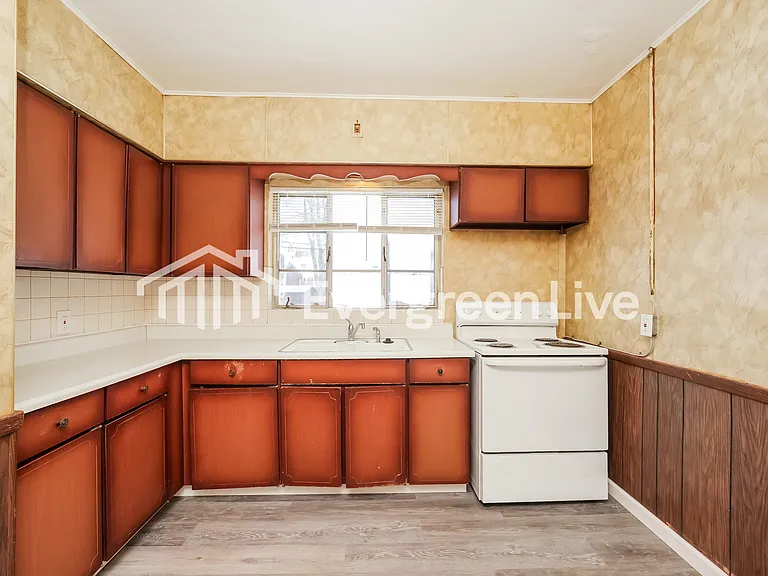 314 Merriman Rd — Photo 5