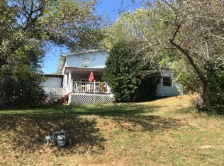 160 Center St, Oak Hill, WV 25901