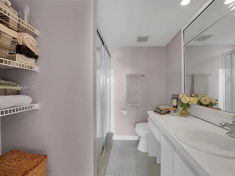 2737 S Oakland Forest Dr #204 — Photo 25