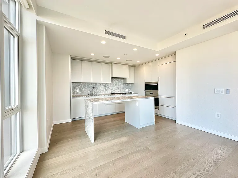 7433 Cambie St #1207 — Photo 6