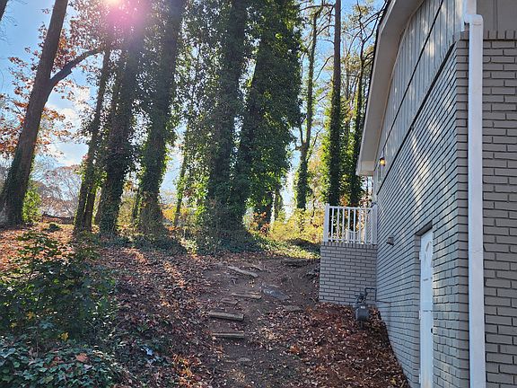 4th image of 2660 Linnwood Dr SE