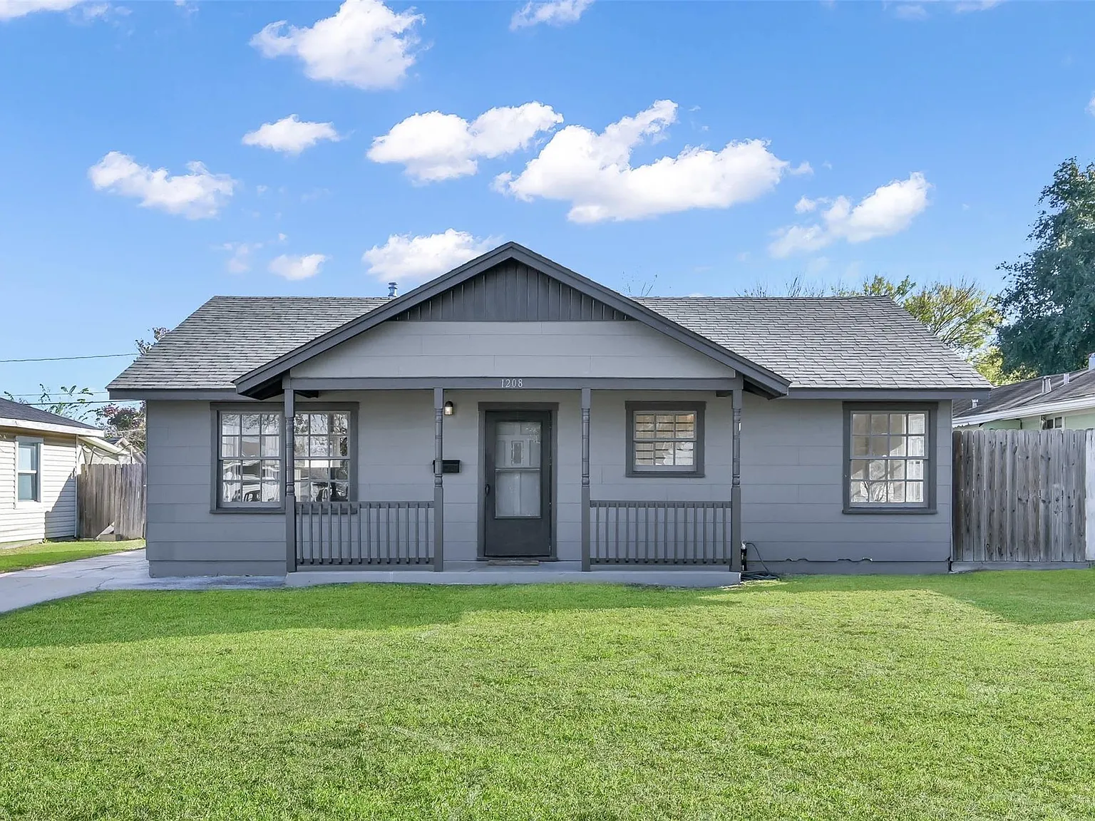 3 bed, 1.0 bath, 851 sqft, $1,550 — Photo 1