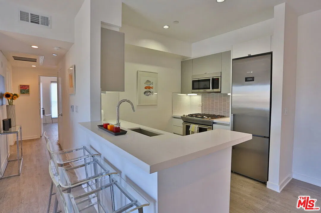 2 bed, 2.0 bath, $3,895 — Photo 3