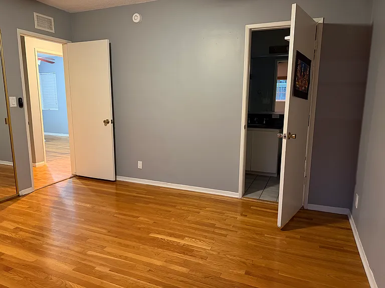 18601 Vincennes St #4 — Photo 7