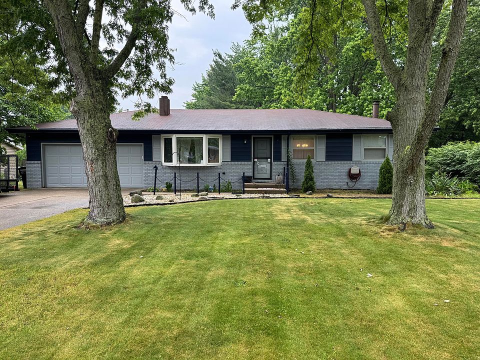 1st image of 4018 Woodland Ln