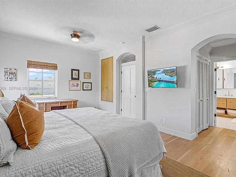 375 Plymouth Rd — Photo 15