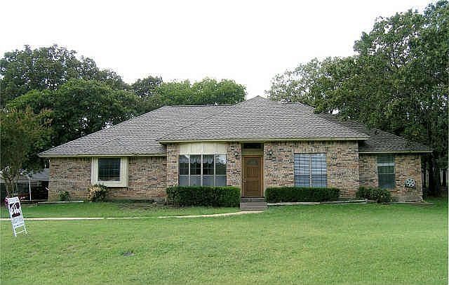 1st image of 613 Bluebonnet Ln