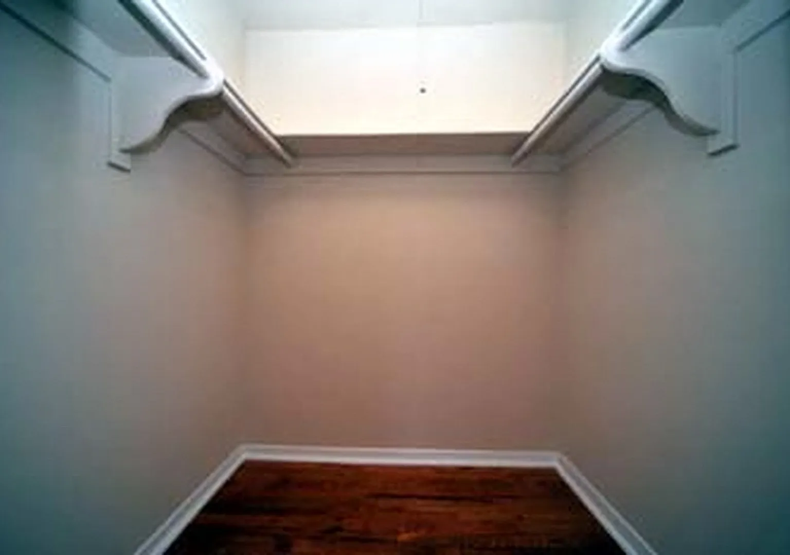 Clermont Apartments — Photo 4
