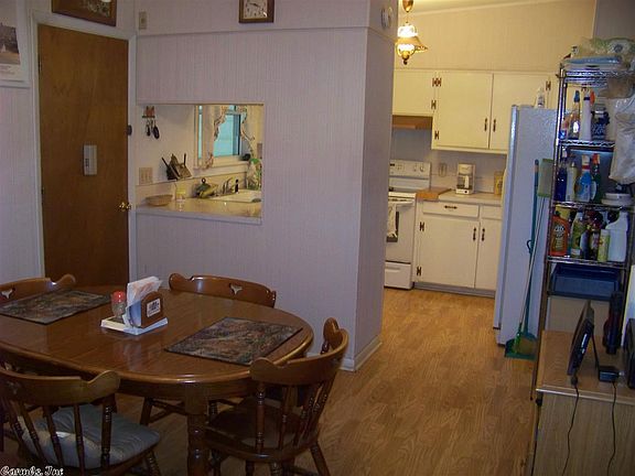5th image of 1110 Wallace St