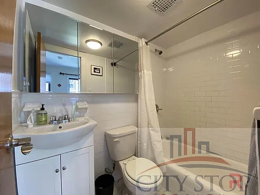 Rented by City Stop Realty | media 35