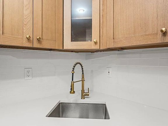 5th image of 1110 E 101st St Floor 1