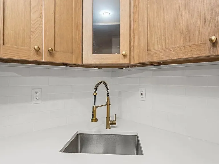 1110 E 101st St #1 — Photo 5