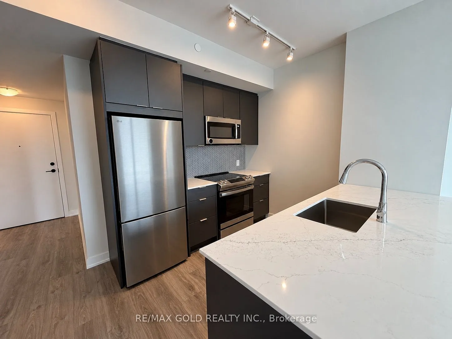2 bed, $3,000 — Photo 3