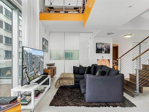 4th image of 90 SW 3rd St #Townhouse 308