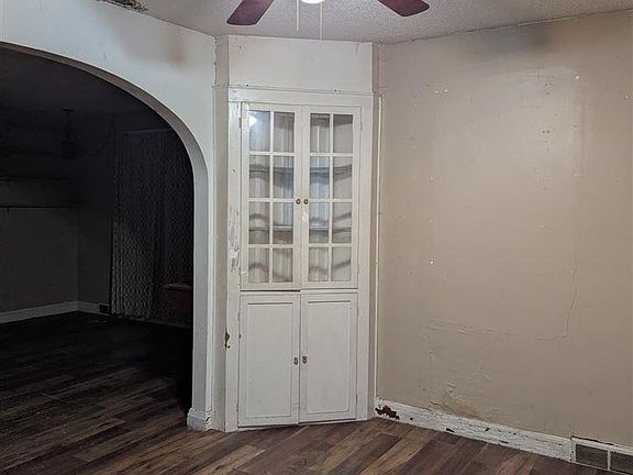 5th image of 403 Park St S