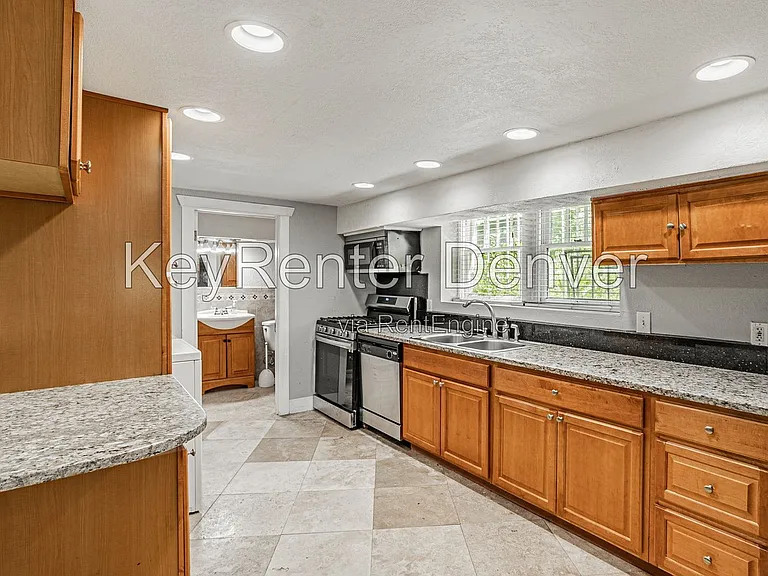 945 N Washington St #100 — Photo 13