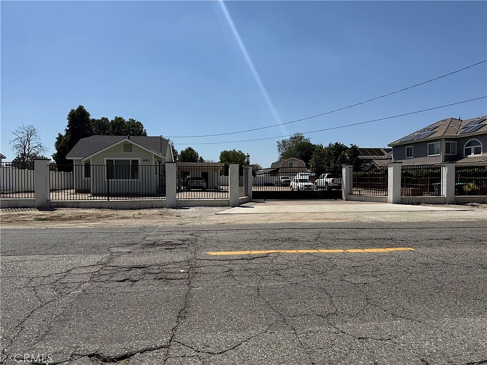 1st image of 681 N Soboba St