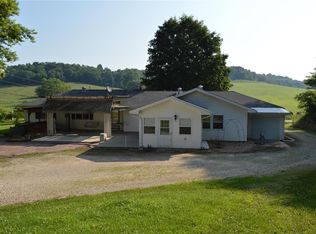 11437 393rd St, Nebo, IL 62355