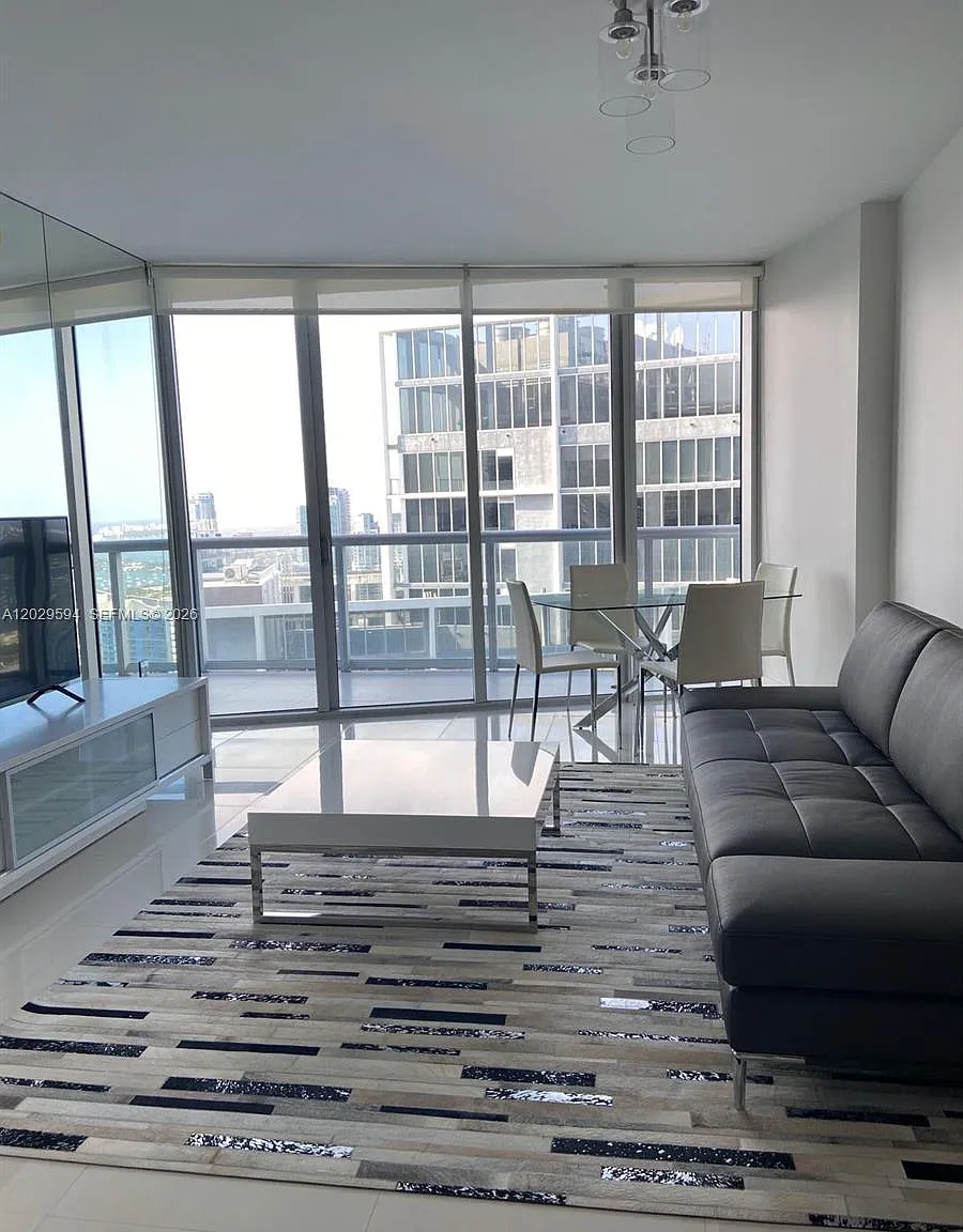 Icon Brickell No Two — Photo 2