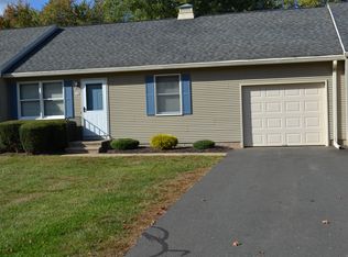 102 N Maple St APT 3B, Enfield, CT 06082