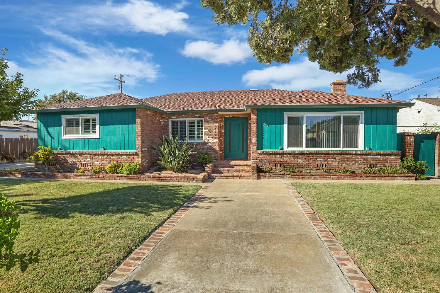 25 4th Ave photo 1