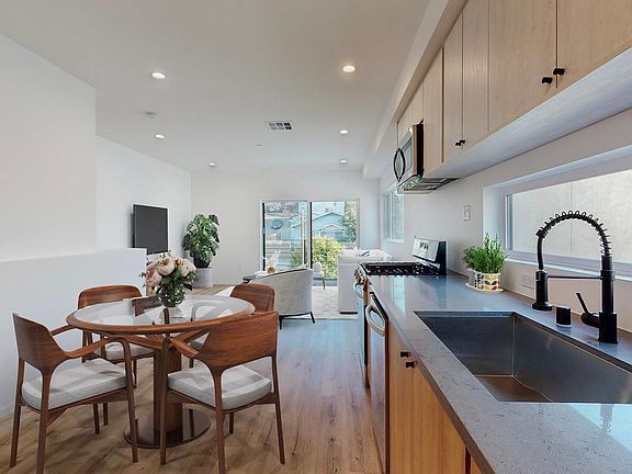 5th image of 3822 Montclair St #3820