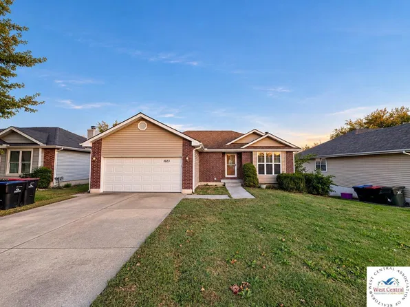 1023 Fox Run Dr, Warrensburg, MO 64093