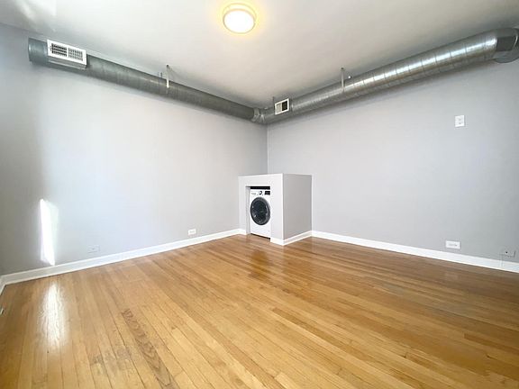 5th image of 2831 N Clark St APT 201