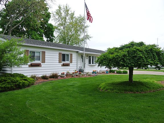 3rd image of 1780 N Sierra Way
