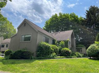 517 Iroquois Ln #B, Stratford, CT 06614