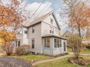 343 Vine St, Woodstock, IL 60098