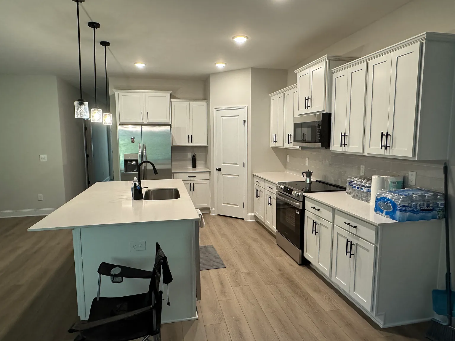 3 bed, 2286 sqft, $2,500 — Photo 4