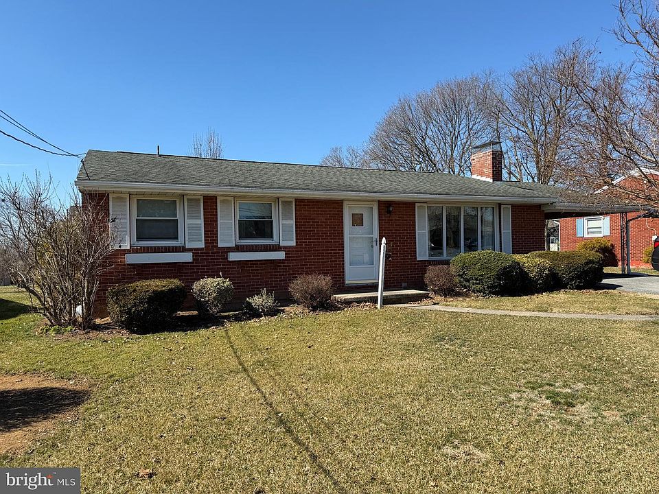 1st image of 207 Pine Dr