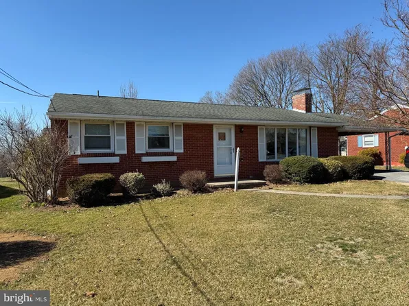 207 Pine Dr, Fayetteville, PA 17222