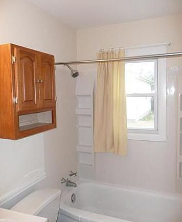 5th image of 200 Brackleigh Ln