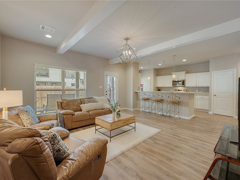 1st image of 517 Hayes Ln