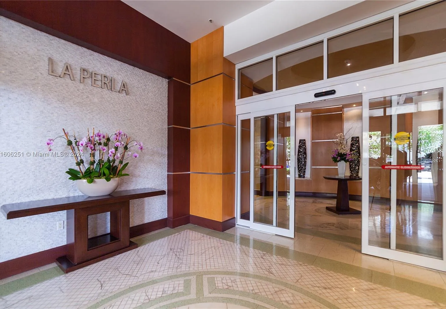 La Perla Condo — Photo 3