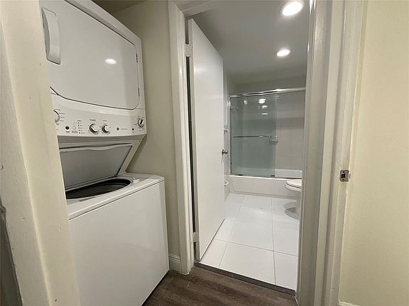 5th image of 19221 NE 10th Ave #217
