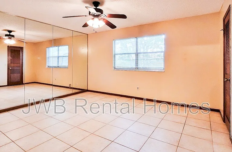 4863 Latimer Rd S — Photo 8