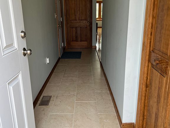 2nd image of 208 Sandstone Dr #208